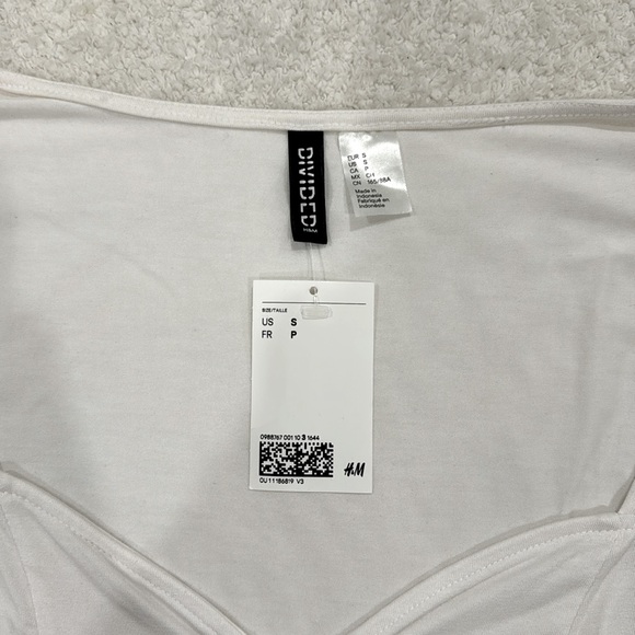 NWT - H&M - Crop Top - White (size small) - Picture 4 of 8